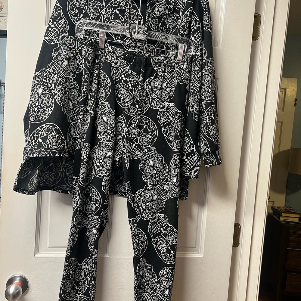 Eye Candy Monochrome Skull Pattern Ensemble